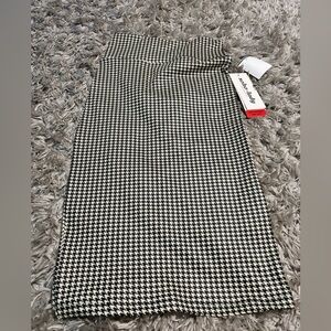 Houndstooth pencil skirt